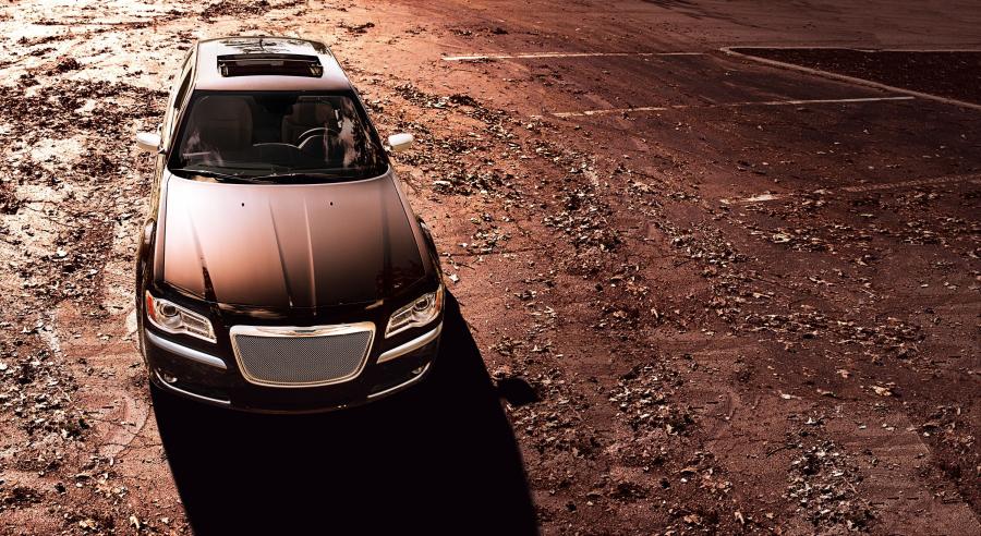  Chrysler 300C Luxury Series 2012 года  (фото 13 из 16)